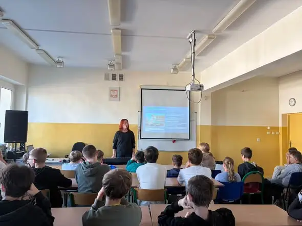 Uczniowie klas 4-8 wzięli udział w warsztatach „Wiedza Twoją Tarczą”