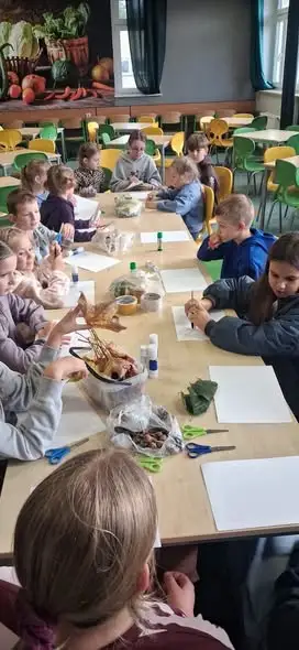 Jesienne warsztaty kreatywne w Łęczycach przyciągnęły małych artystów