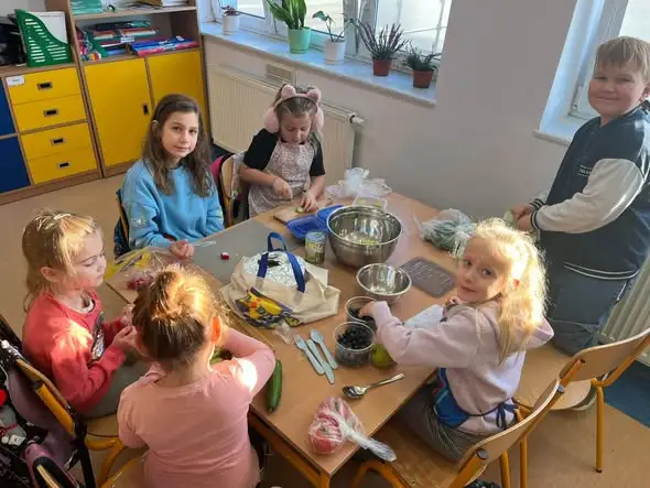 Klasa 1B ze Szkoły Podstawowej nr 2 w Luzinie uczyła się zdrowego odżywiania