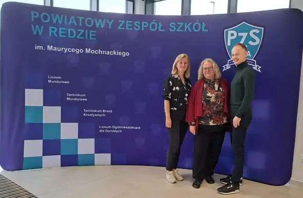 EURES w Redzie: doradcy rozmawiali z maturzystami o pracy za granicą i handlu ludźmi