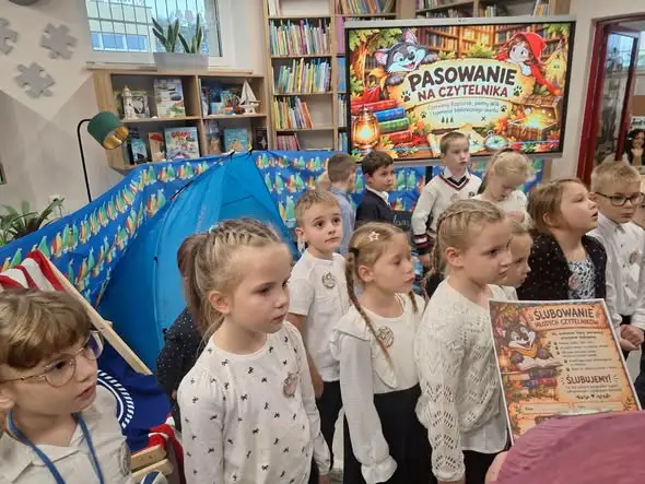 Escape room w bibliotece: pierwszoklasiści z Łęczyc pasowani na czytelników