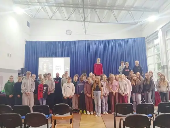 Uczniowie klas 8 wzięli udział w warsztatach o mowie nienawiści i empatii
