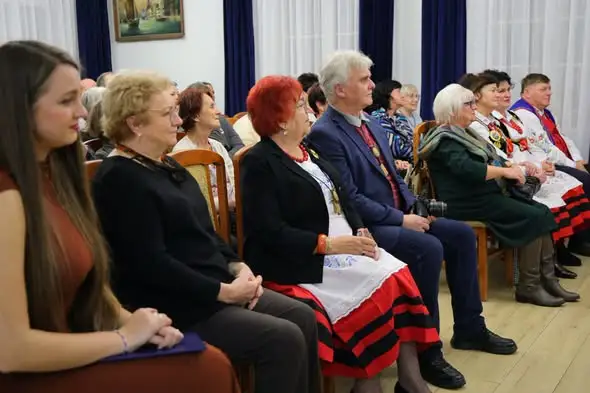 Wernisaż „Co w sercu gra” w MDK Rumia – sztuka, muzyka i kaszubska tradycja