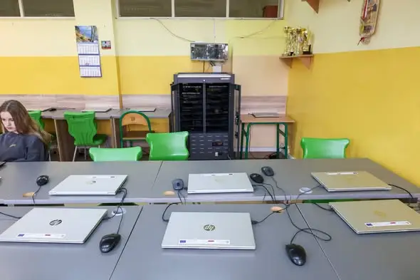 Nowoczesne pracownie AI w wejherowskich podstawówkach dzięki KPO